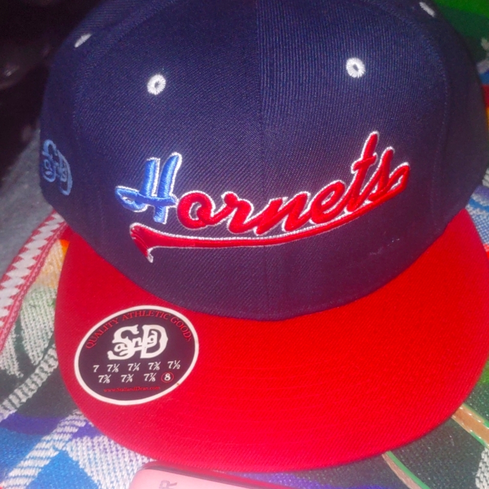 Stall and Dean size 8 fitted hat